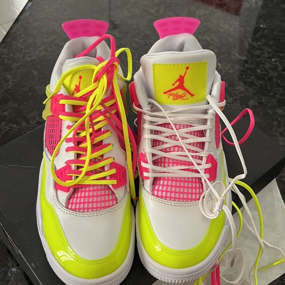 Air Jordan 4 Retro - Picture 2 of 8